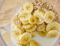 สมูทตี้กับกล้วยและข้าวโอ๊ต วิธีทำสมูทตี้ข้าวโอ๊ตกับกล้วยและนมเป็นอาหารเช้า